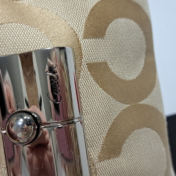 Coach Classic Bag in Mint Condition! - Picture 4 of 16